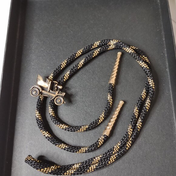 Very Cool Gold Tone And Black Old Fashion Car Bolo Tie - Picture 4 of 11